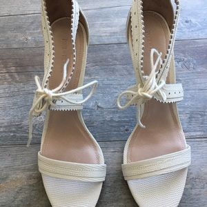 Pour La Victoire women’s cream stilettos